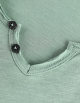 T-shirt - dekolt serafino - jasny zielony