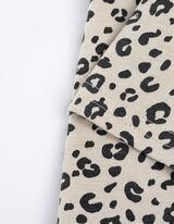 Pyjama Set aus Sweatshirt und Hose - Leopardenmuster - weiß