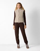 Pre&scaron;&iacute;van&aacute; vesta - Regular Fit - B&eacute;žov&aacute;