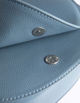 Geantă de umăr - Clapetă cu buton - Albastru deschis