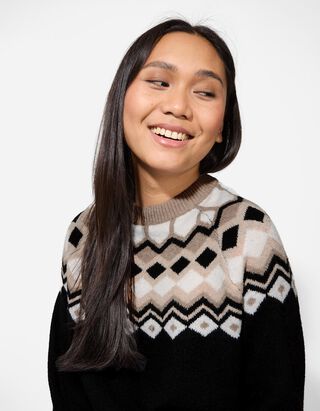 Pleten&yacute; sveter - K&aacute;rovan&yacute; vzor - cierna