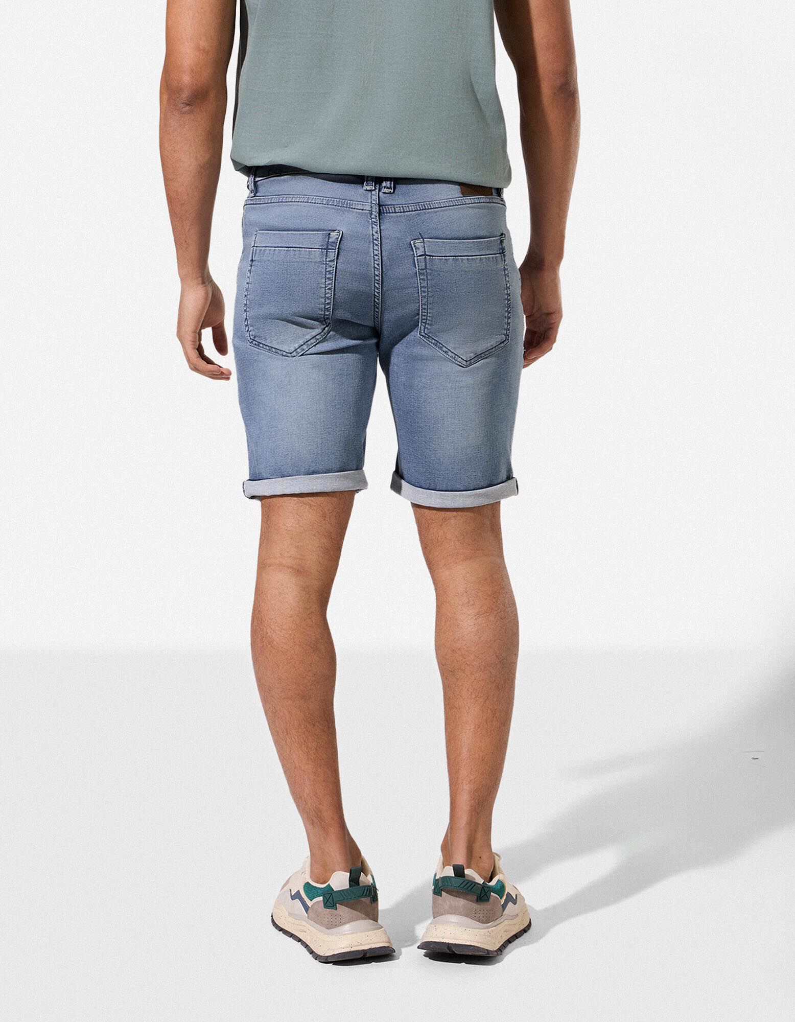 Short - D&eacute;tail nou&eacute; - bleu clair