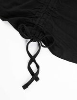 T-s&auml;rk - l&uuml;hendatud - must