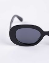 P&auml;ikeseprillid - ovaalne - must