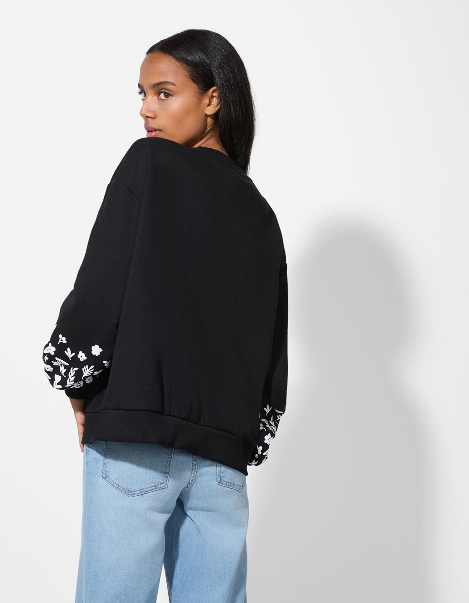 Bal&oacute;nov&eacute; ruk&aacute;vy - cern&aacute;