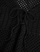 Kampsun - l&uuml;hendatud - must