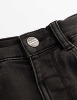 Jeansshorts - Regulierbarer Saum - schwarz