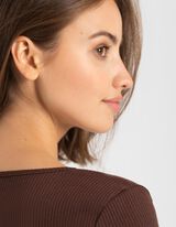 Mar&scaron;kinėliai ilgomis rankovėmis - Rakto skylutės i&scaron;kirptė - tamsiai rudas