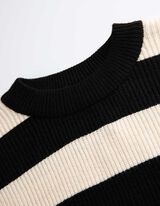 Pulover iz volne - Viskozna me&scaron;anica - crna