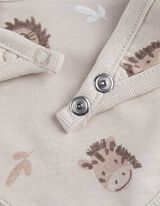 Set koji se sastoji od majice, hlača i slinčeka - Print po čitavoj povr&scaron;ini - bijela