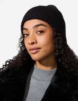 Čepice - Ohrnutý lem - cerná