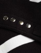 Strickpullover - Zierknöpfe - weiß