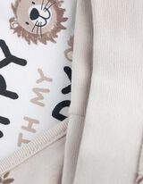 Set koji se sastoji od majice, hlača i slinčeka - Print po čitavoj povr&scaron;ini - bijela