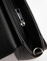 Geantă de umăr - Clapetă cu buton - Negru