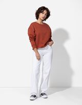 Meleg&iacute;tőfelső - Feliratos nyomott minta - barna