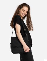 V&aacute;llt&aacute;ska - Cipz&aacute;ros &eacute;rmetart&oacute; rekesz - fekete