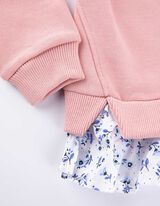 sweter - falbany - rozowy