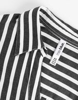 Košeľová blúzka - Okrúhly výstrih s gombíkovou légou - cierna