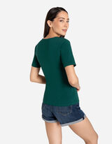 T-s&auml;rk - V-kaelus - tumeroheline