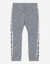 Elt&eacute;rő sz&iacute;nű cs&iacute;kkal - sotetkek