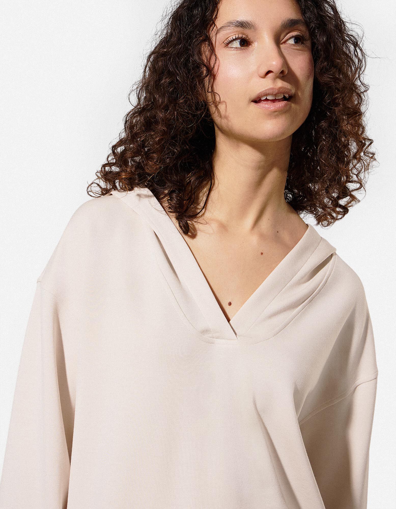 Hoodie - V-Ausschnitt - beige