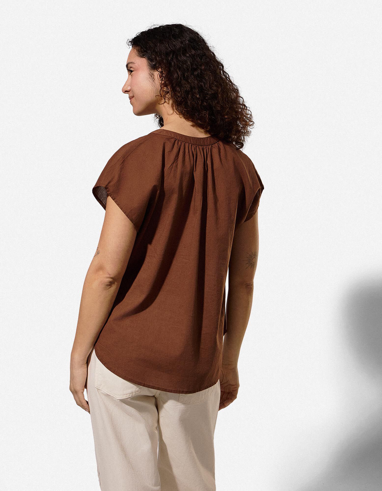 Halenkov&eacute; tričko - Jednobarevn&eacute; - hneda