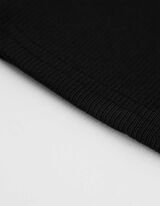 T-s&auml;rk - &uuml;hev&auml;rviline - must