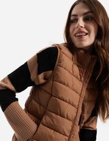 Prošívaná vesta - Stojáček - béžová