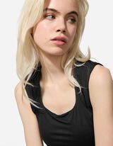 Ujjatlan felső - Sz&ouml;gletes nyakkiv&aacute;g&aacute;s - fekete