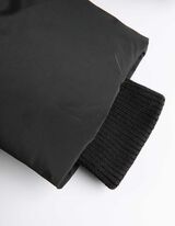 Kab&aacute;t - V&iacute;zlepergető - fekete