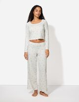 Pyžamový set tričko a nohavice - Štruktúrovaný materiál - biely