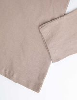 Pikkade varrukatega s&auml;rk - s&auml;delev motiiv - beezh