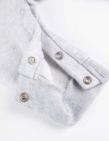 Set od majice dugih rukava i pantalona na tregere - Šareni print - svetlo-siva