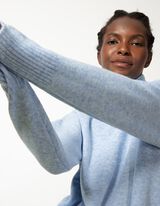 Megztinis - Kaklo iškirptė - sviesiai melynas