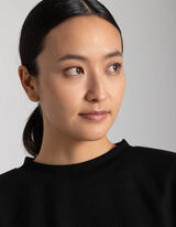 &Aacute;ll&iacute;that&oacute; der&eacute;k - fekete