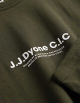 S&auml;rk - &uuml;hev&auml;rviline - tumeroheline