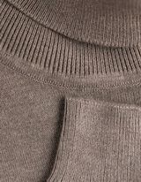 sweter - golf - jasnobrazowy-e-a