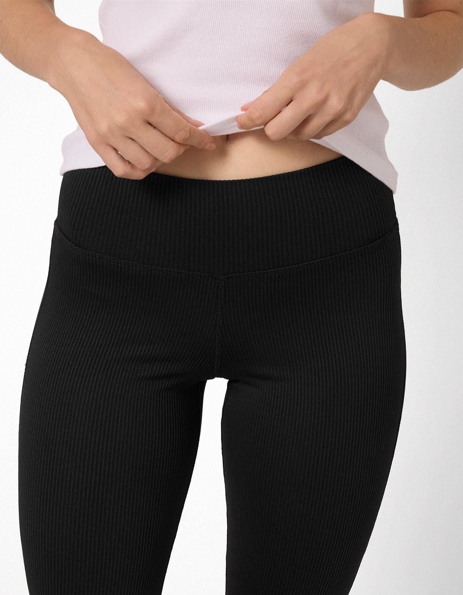 legginsy - prążkowana faktura - Czarny