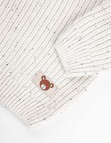 Sweter z dzianiny - naszywka - bialy