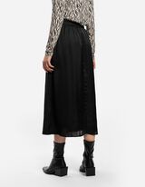 Sukňa áčkového strihu - Satén - cierna