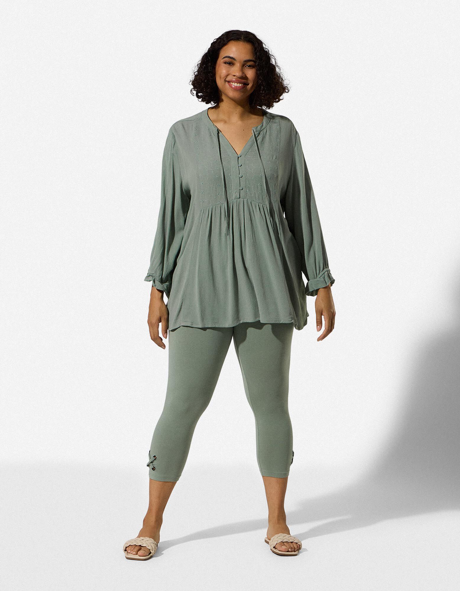 Blouse - Broderies - p&eacute;trole
