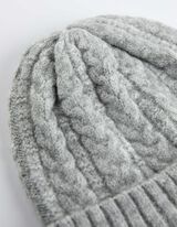Gebreide muts - kabelpatroon - grijs