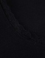 Póló - Szív alakú kivágás - fekete