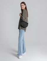 Geantă de umăr - Clapetă cu buton - Negru