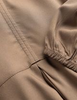 V v&yacute;střih - hneda