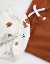 Set od bodija, pantalona i portikle - Šareni print - bela