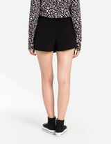 Ko&scaron;eľov&aacute; bl&uacute;zka - Kvetovan&yacute; vzor - cierna