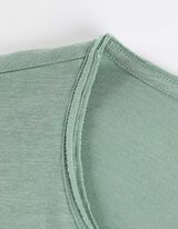 T-shirt - dekolt serafino - jasny zielony