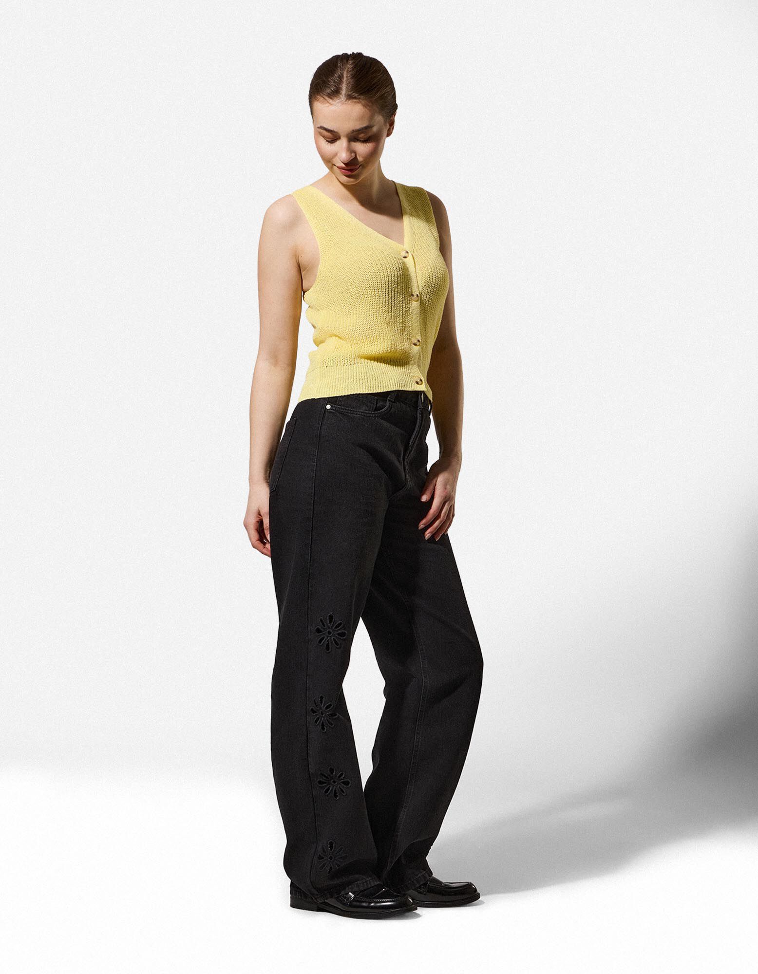 Gebreide top - Knoopsluiting - lichtgeel