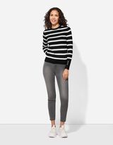 Strickpullover - Zierknöpfe - weiß